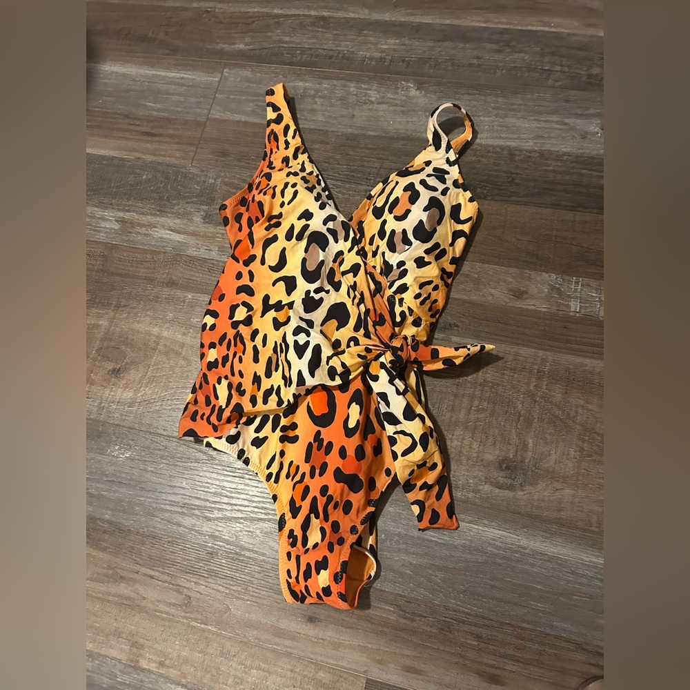 Sienna Leopard Print Wrap One-piece Swimsuit Size 8 NWOt 98
